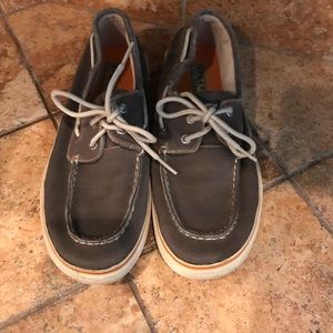 Boys shoes 4.5 sperry’s  VGUC